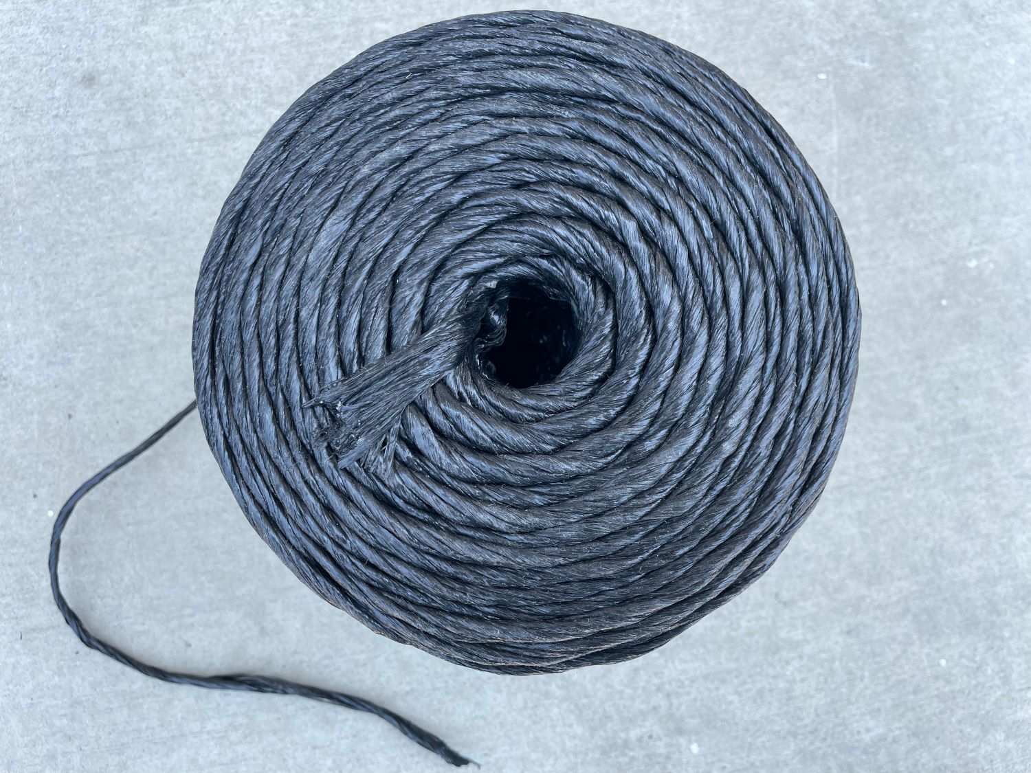 Heavy Duty Black Poly Twine - ¼ dia. (2000 ft roll) – Sandbaggy