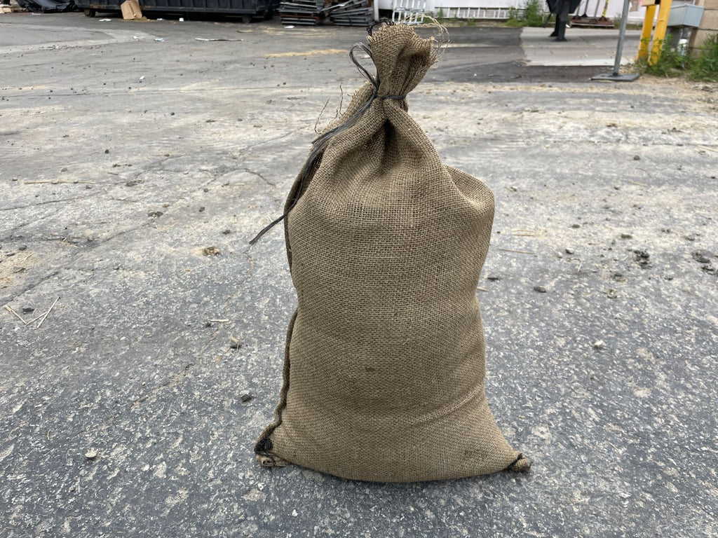 military burlap sandbags with a 50 lb. weight capacity