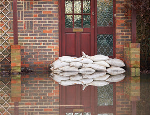 How do sandbags stop flooding and water?