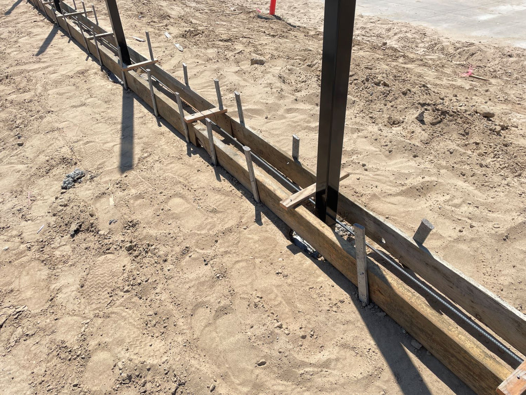 support concrete formwork with flat steel nail stakes