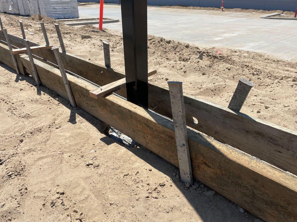 support concrete formwork boards with flat steel stakes