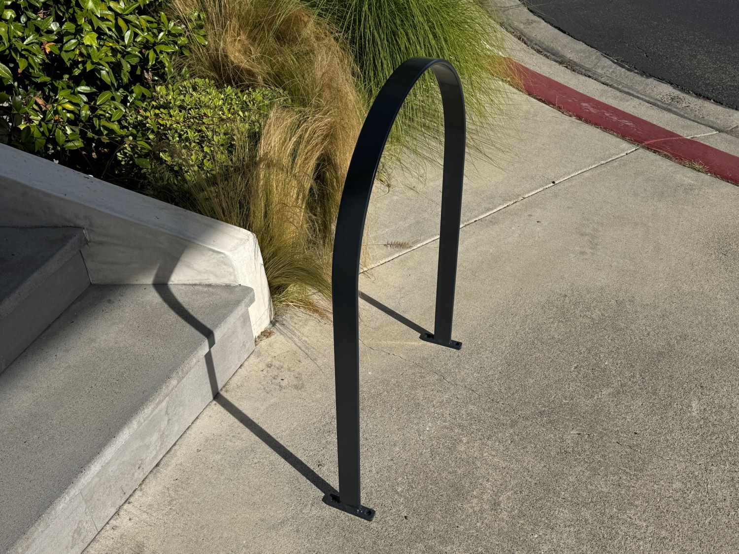 U-Shaped Industrial Metal Bike Rack for Sidewalks – Sandbaggy