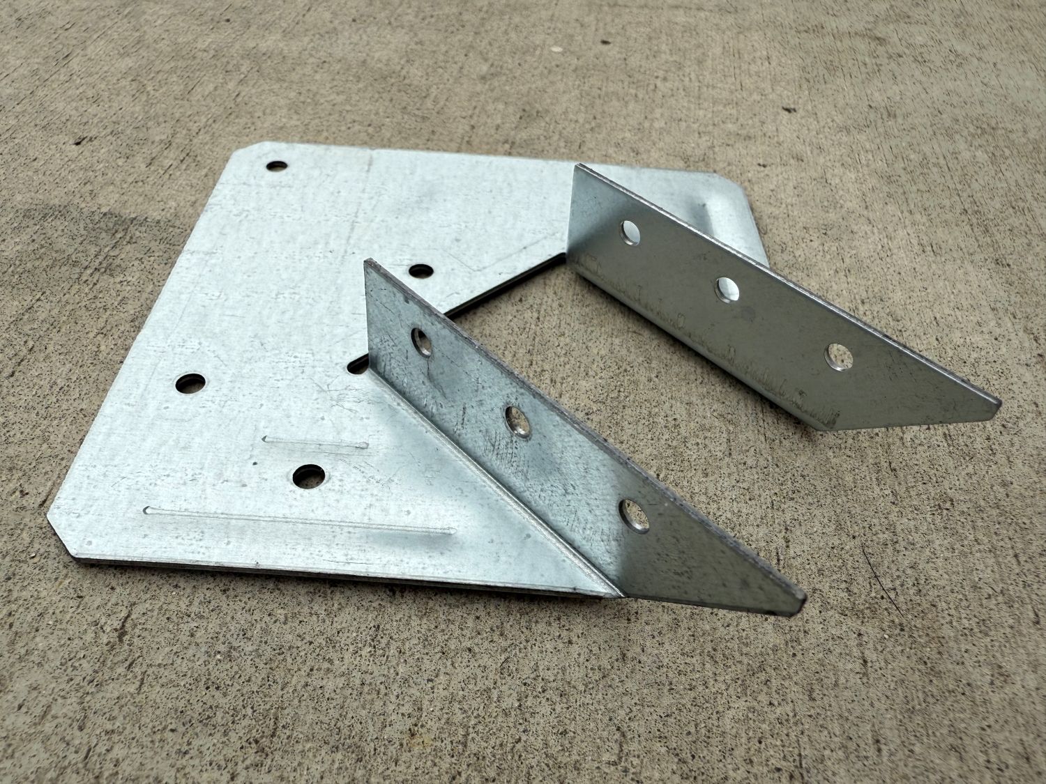 U-Shaped Hurricane Tie for Rafters, Trusses, & Decks – Sandbaggy