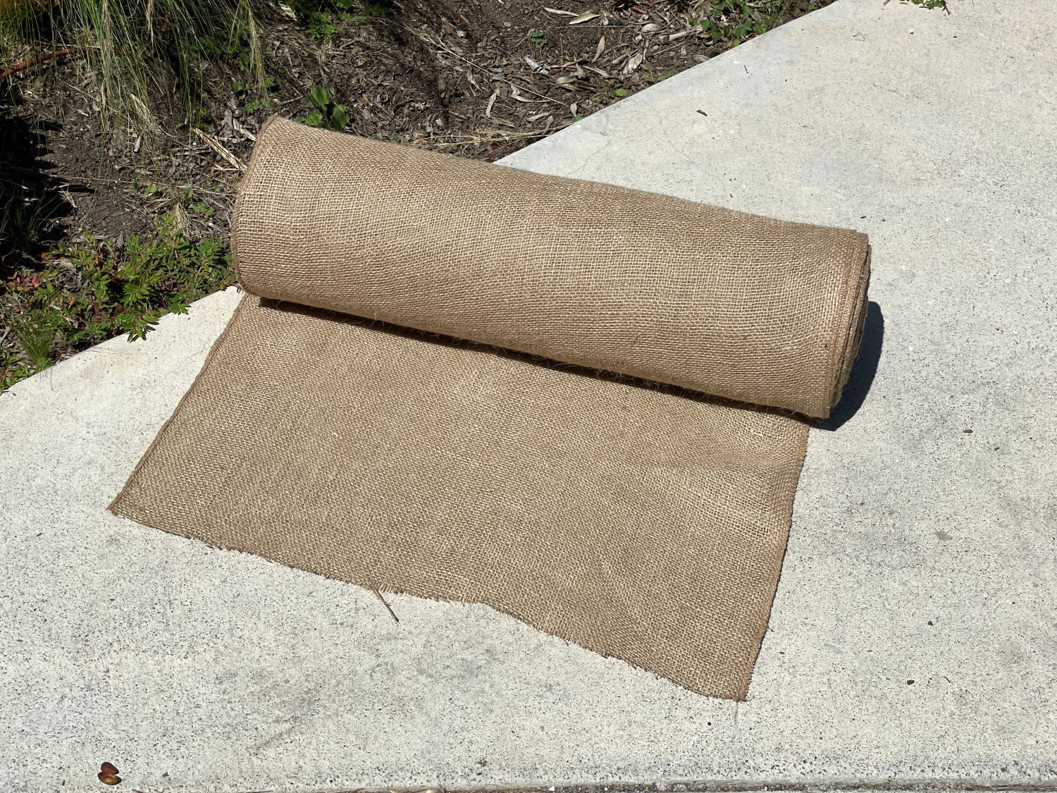 Burlap Roll Natural Burlap Fabric Multipurpose Rustic Fabric Roll for  Garden Wedding Table Runners Home Party Decor (63 Inch x 30 Feet)