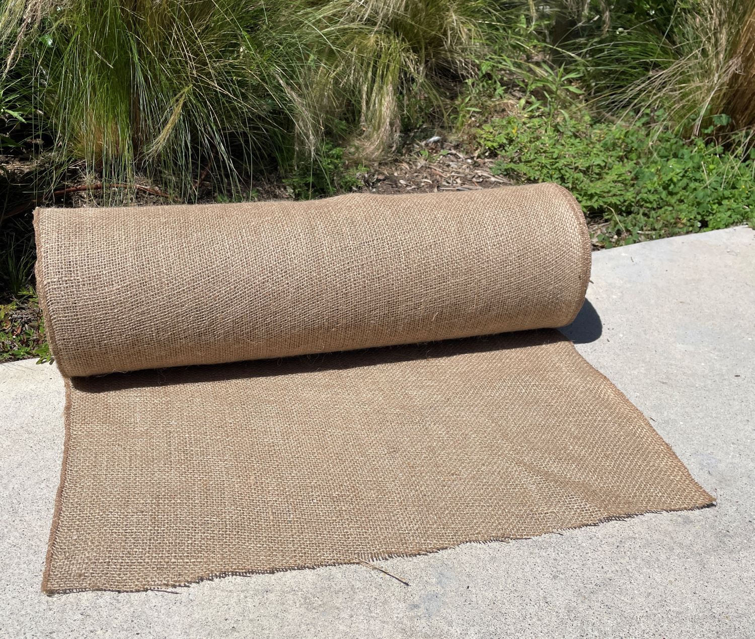 Burlap Roll Natural Burlap Fabric Multipurpose Rustic Fabric Roll for  Garden Wedding Table Runners Home Party Decor (63 Inch x 30 Feet)