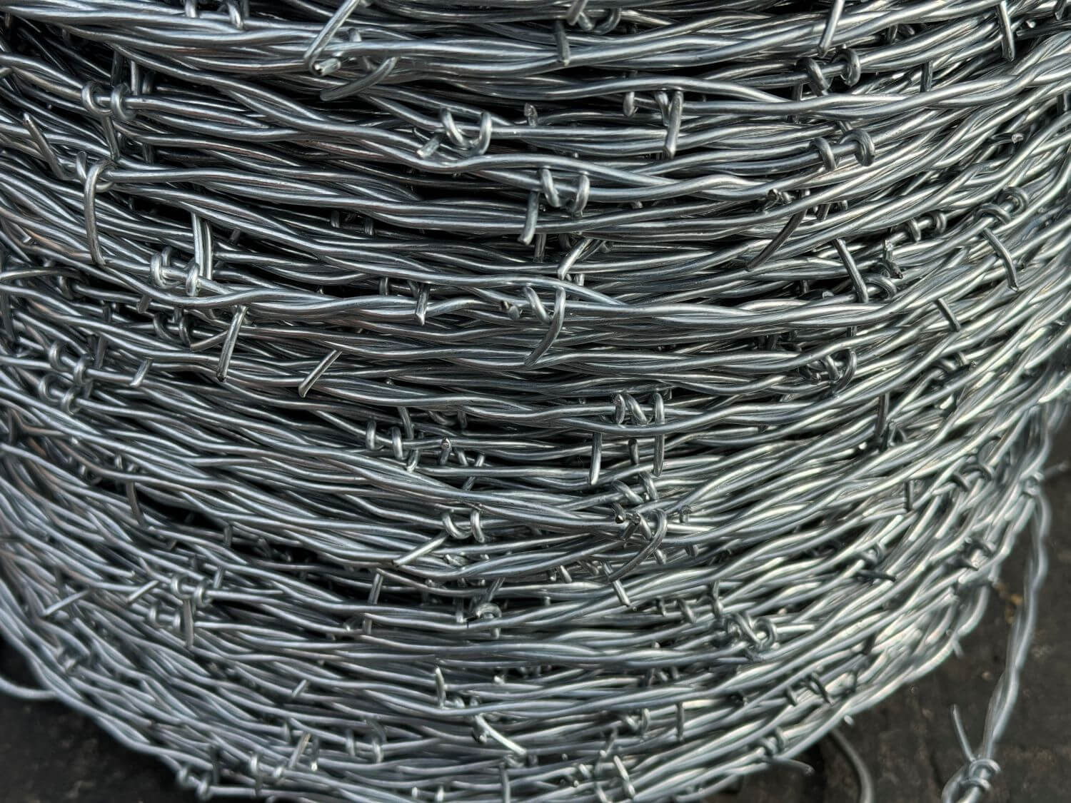 Barb Wire Rool 12.5 Gauge High Tensile Barb Wire Roll (1320 ft) - 2 Point Barb – Sandbaggy