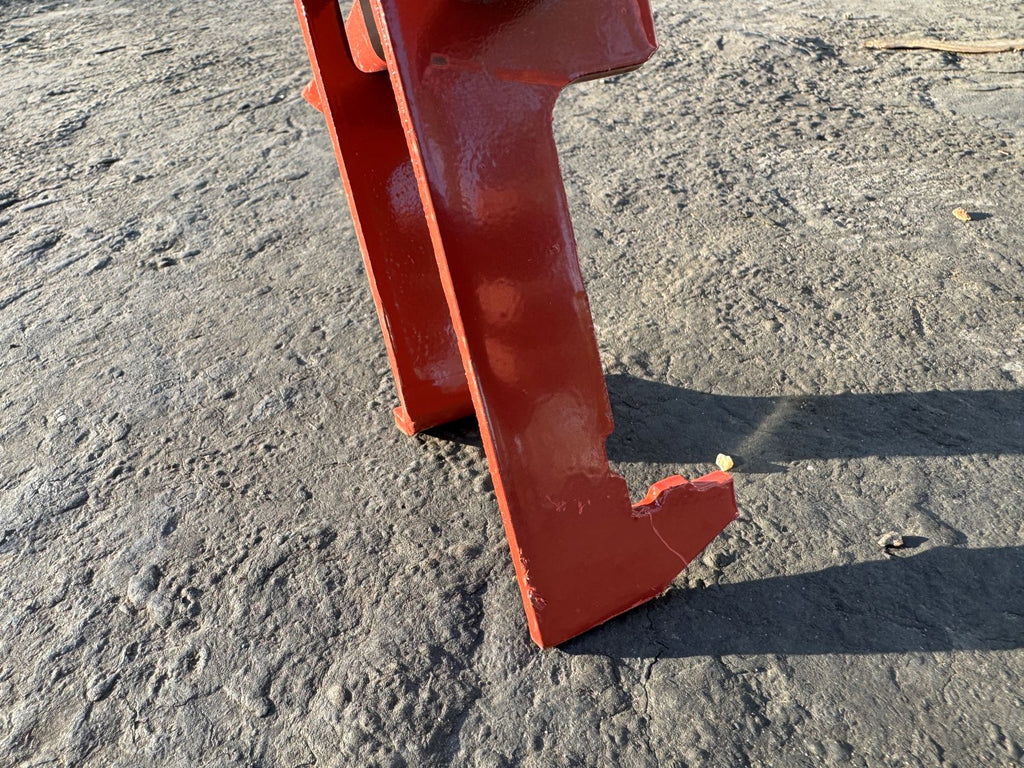 One-Piece Waler Clamp - Concrete Form Brackets - Compatible with Symons Forms - 5 Gauge Steel